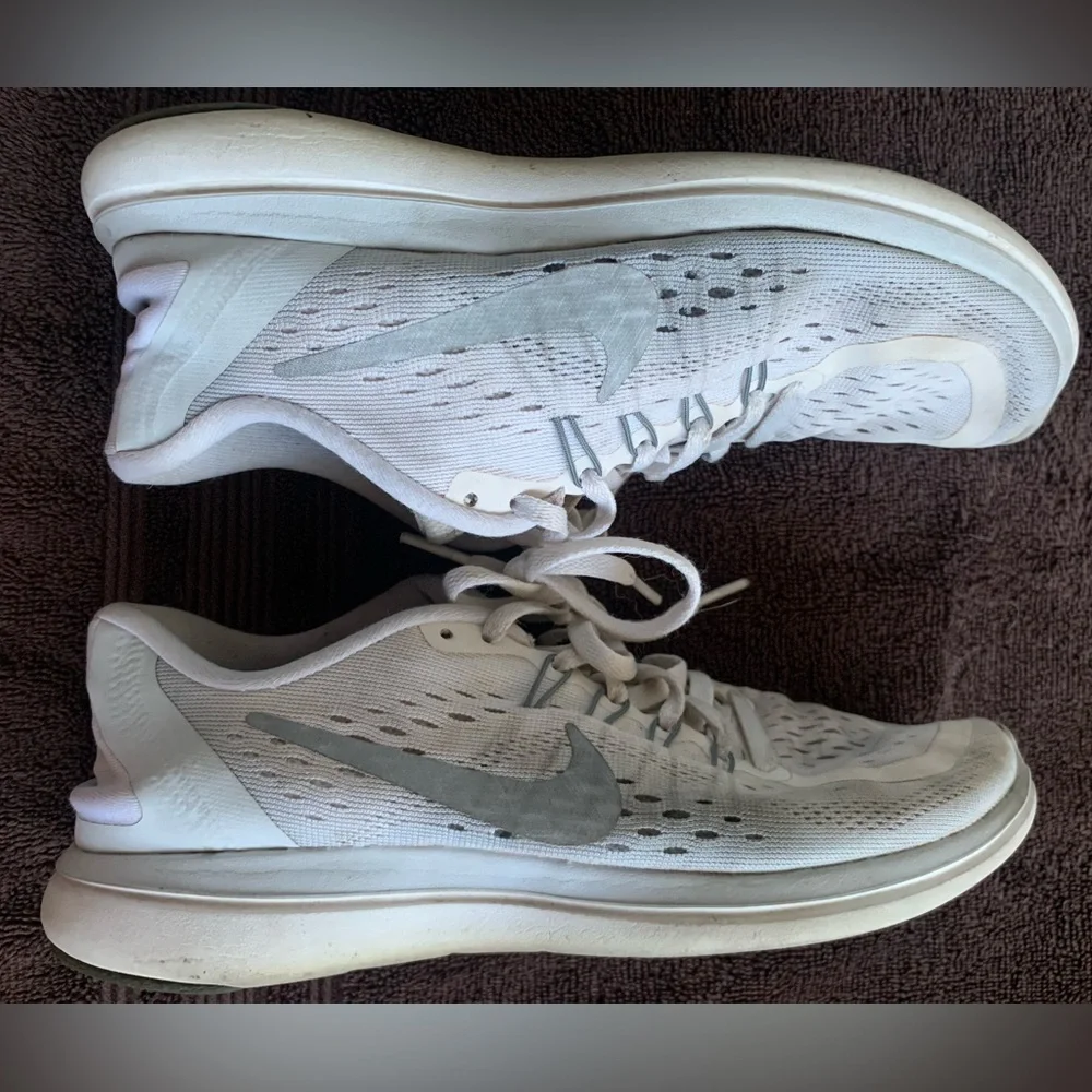 Nike Flex 2017 Run Athletic Shoes White Gray Low Top Running - Women’s Size 6.5